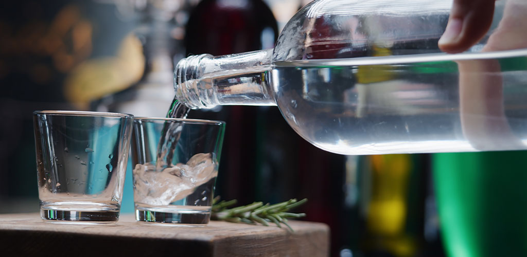 Vodka – så blev det enkla, okryddade brännvinet en världsberömd premiumprodukt