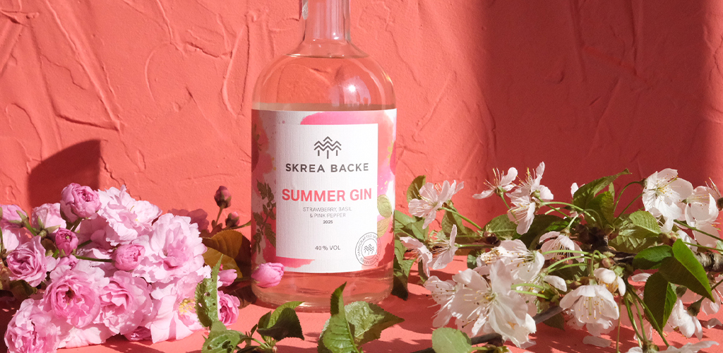 Sommarens smaker på flaska – Skrea Backe Destilleri lanserar årets Summer Gin den 9 juni