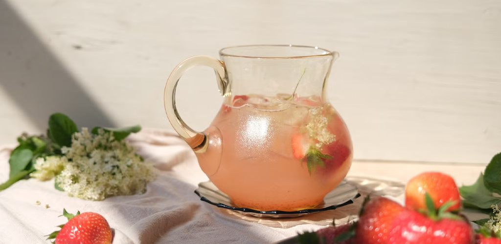 Midsommarens drinkar med summer gin 2025